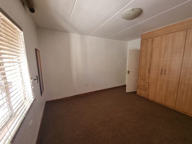 A perfect choice – Neat 2-Bedroom Unit in an Excellent Location - Photo 2