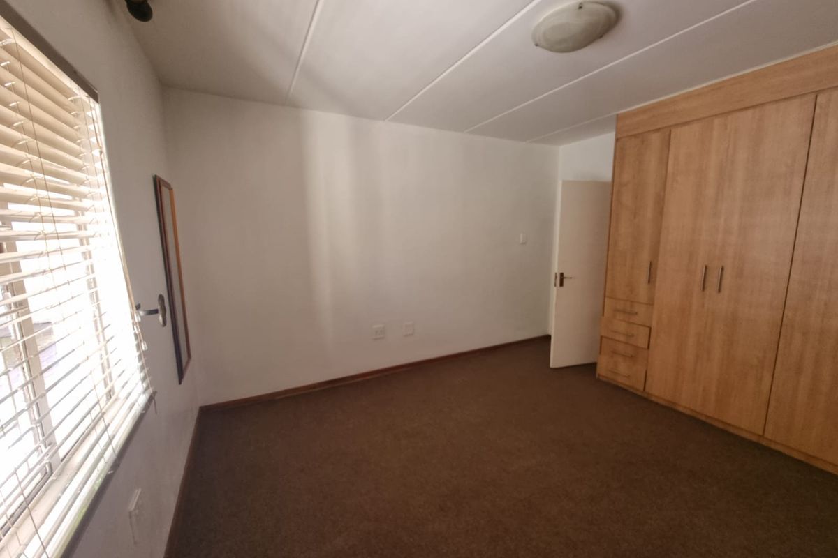 A perfect choice – Neat 2-Bedroom Unit in an Excellent Location - Photo 2