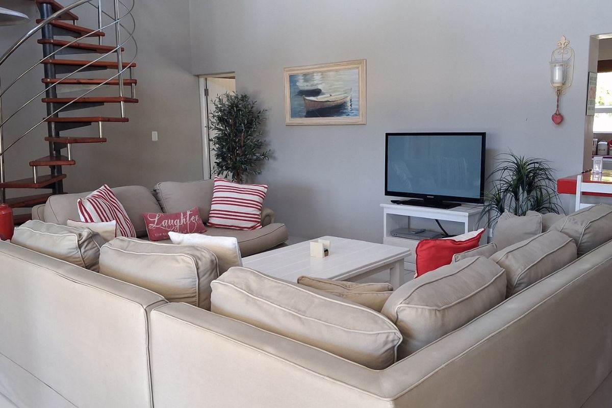 Two Homes, One Thoughtful Coastal Offering - Photo 5