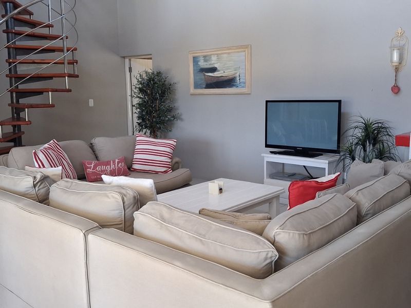 Two Homes, One Thoughtful Coastal Offering - Photo 5