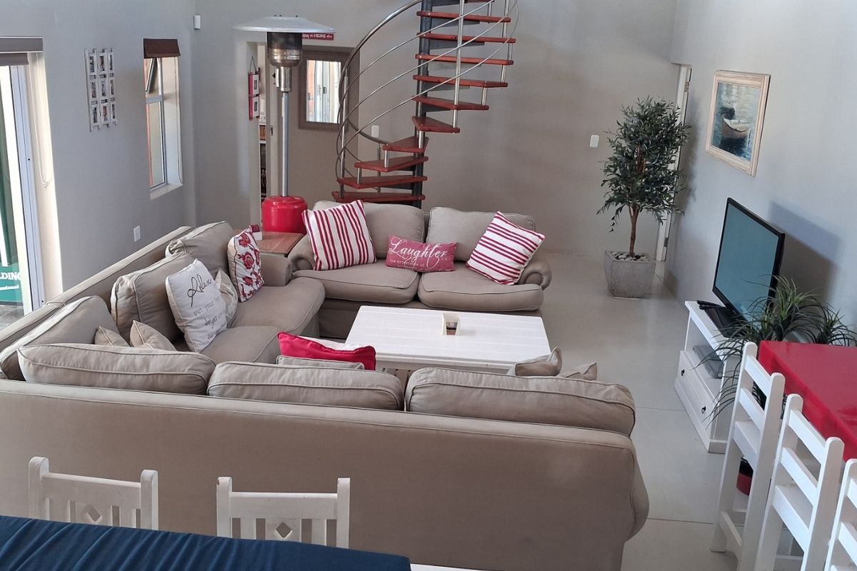 Two Homes, One Thoughtful Coastal Offering - Photo 4