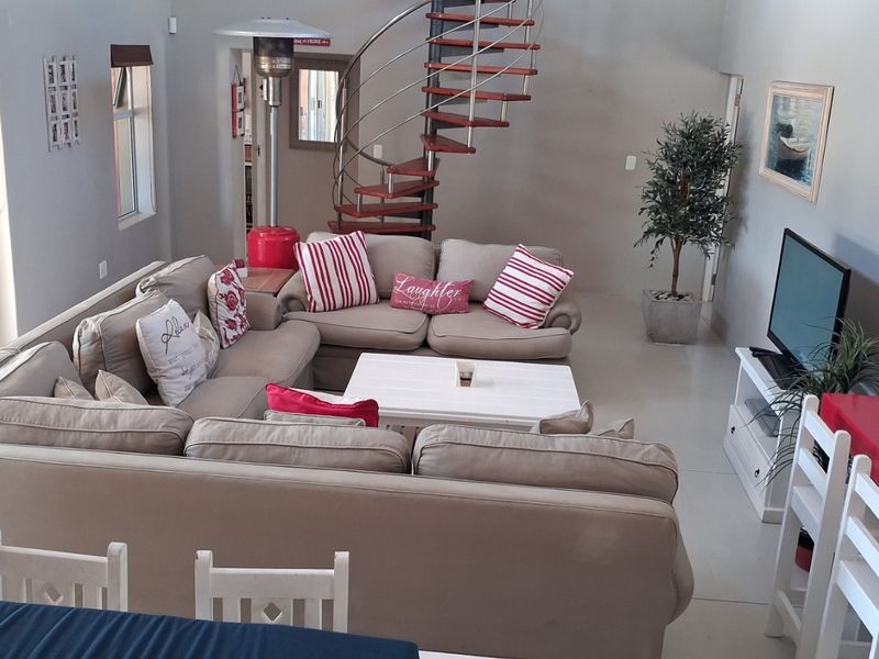 Two Homes, One Thoughtful Coastal Offering - Photo 4