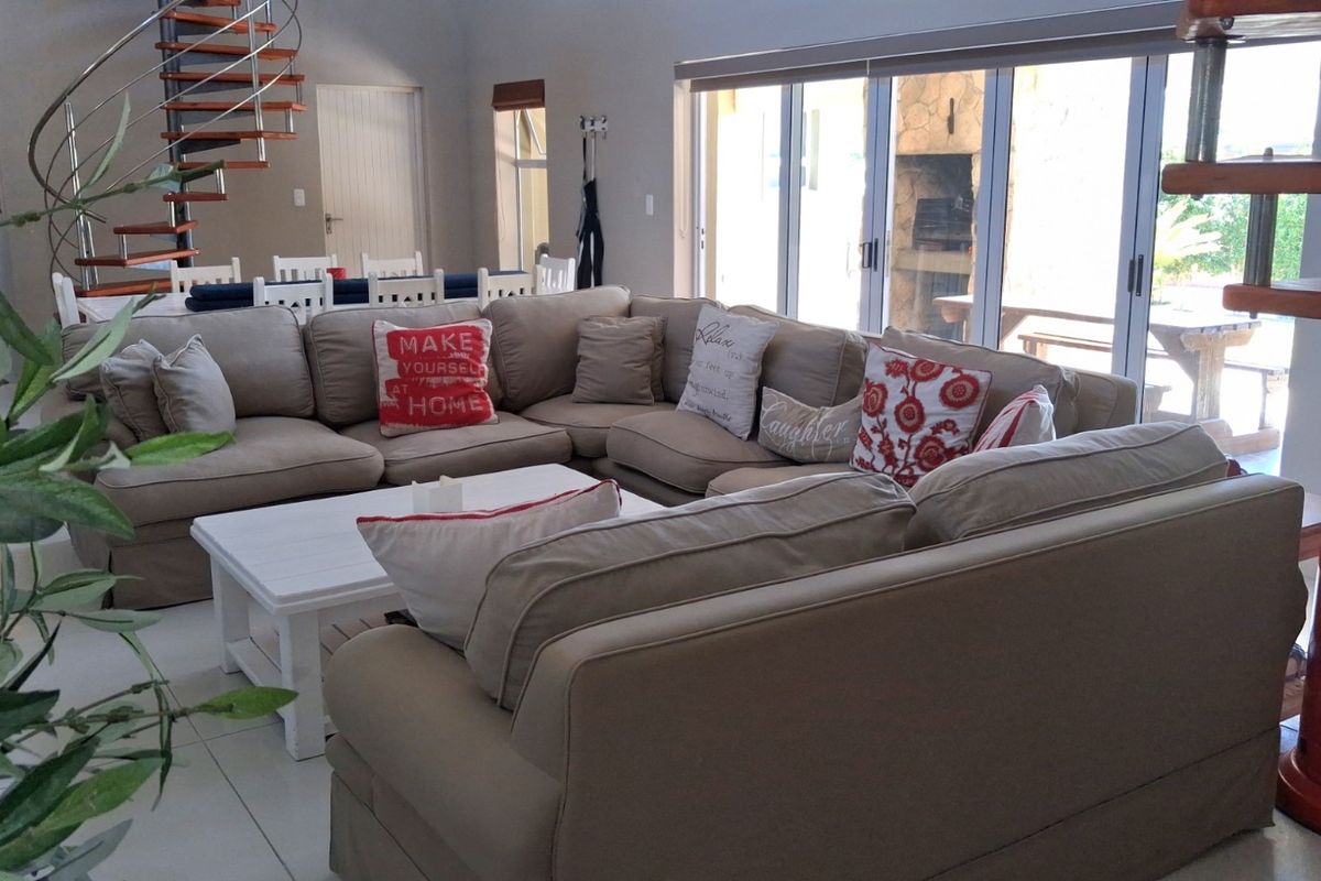 Two Homes, One Thoughtful Coastal Offering - Photo 3