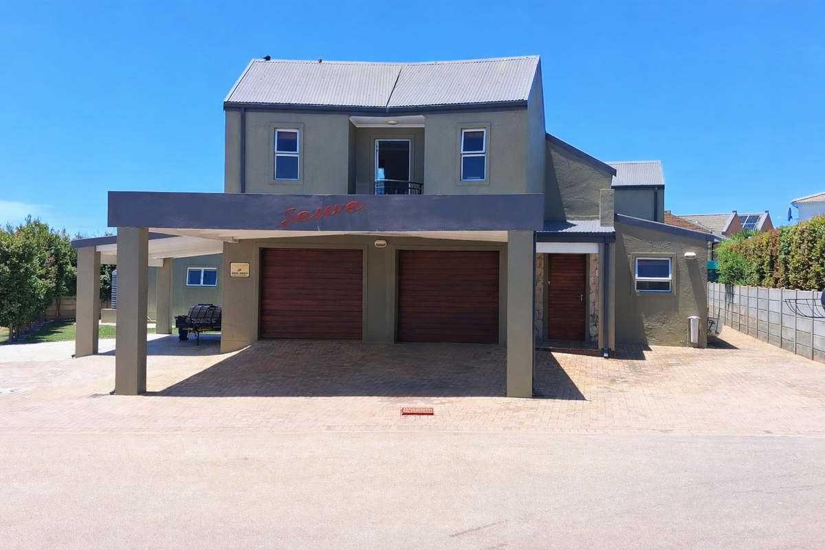 Two Homes, One Thoughtful Coastal Offering - Photo 2