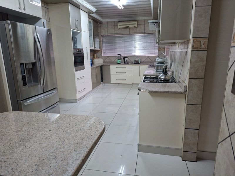 4 Bedroom Family Home with Lucrative Flatlet - Photo 3