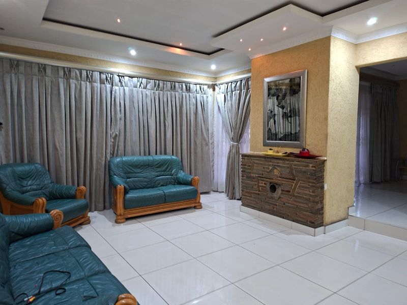 4 Bedroom Family Home with Lucrative Flatlet - Photo 10