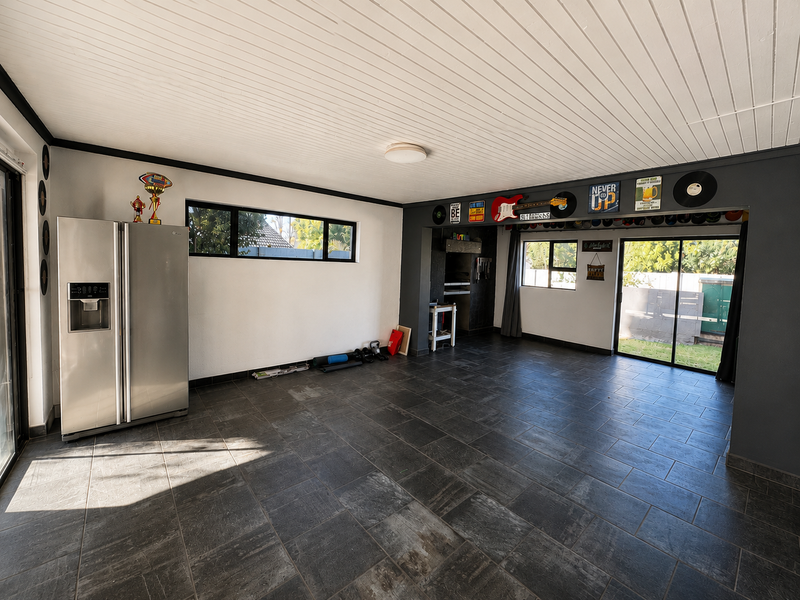 Spacious Family Living in a Prime Green Area Location - Photo 7