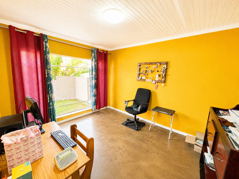 Spacious Family Living in a Prime Green Area Location - Photo 6
