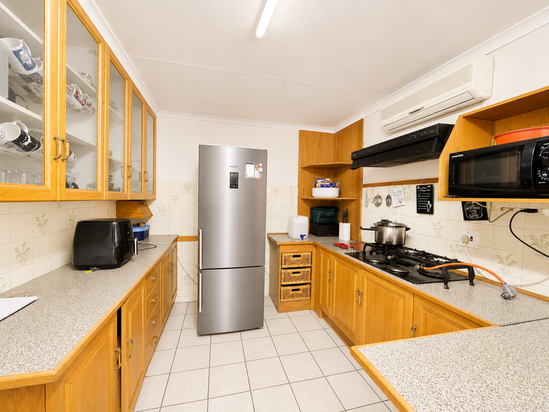 Spacious Family Living in a Prime Green Area Location - Photo 10
