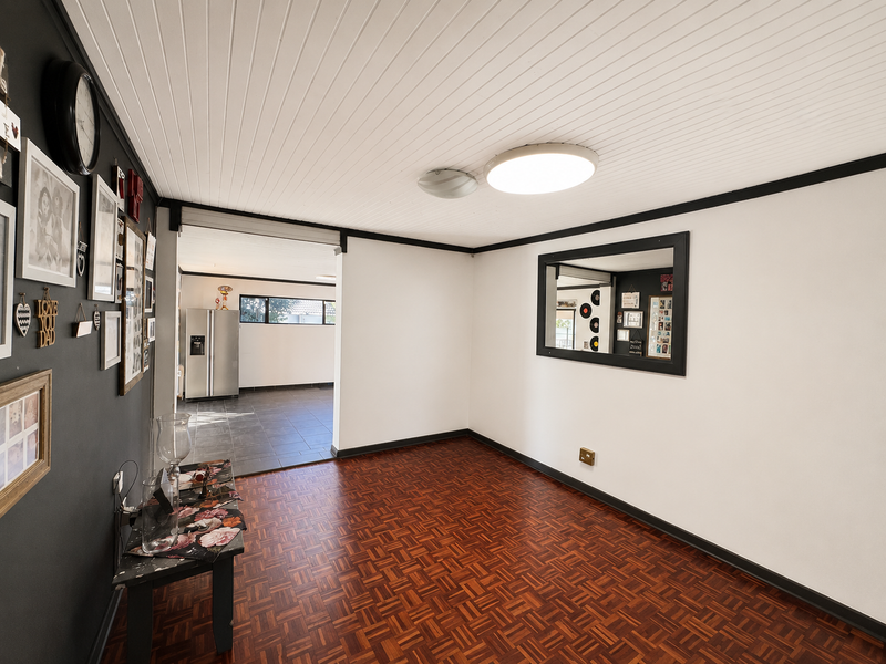 Spacious Family Living in a Prime Green Area Location - Photo 4