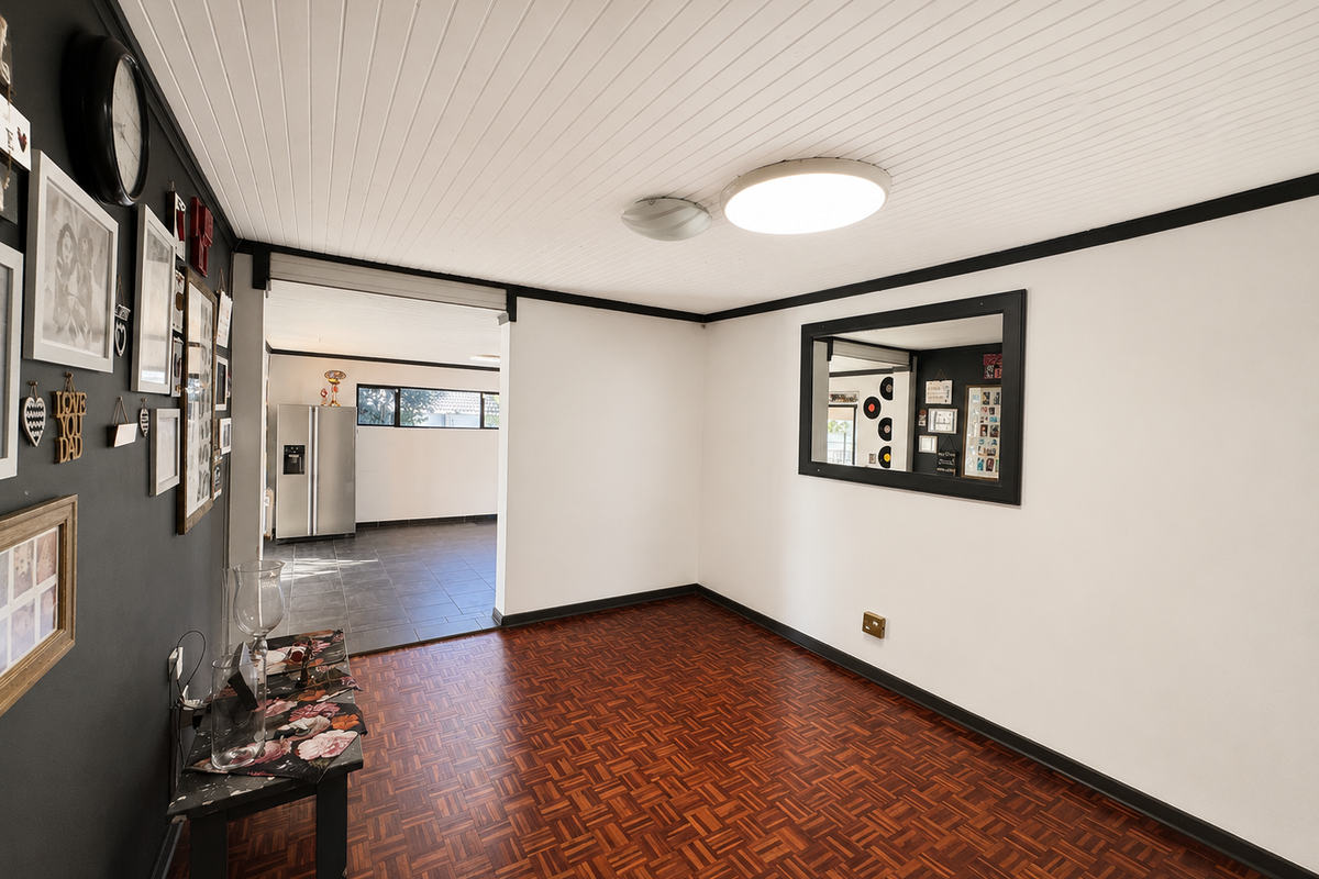 Spacious Family Living in a Prime Green Area Location - Photo 4