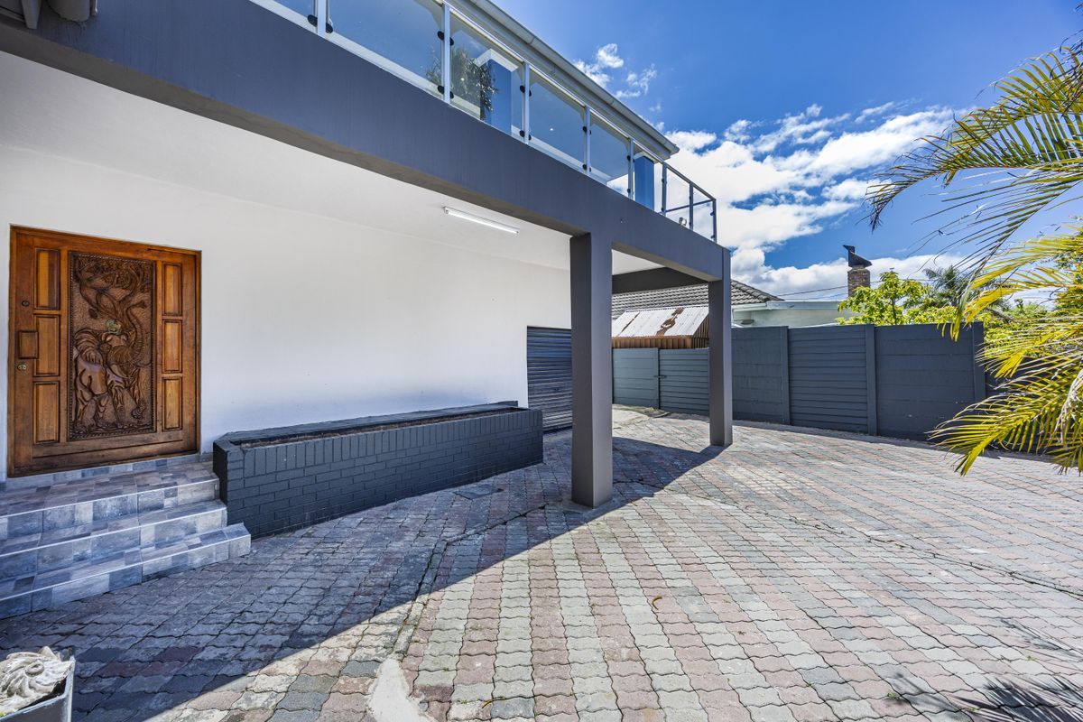 Double-Story, Double Houses, Double the Happiness — Sunnyridge Special!” - Photo 5