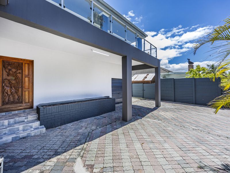 Double-Story, Double Houses, Double the Happiness — Sunnyridge Special!” - Photo 5