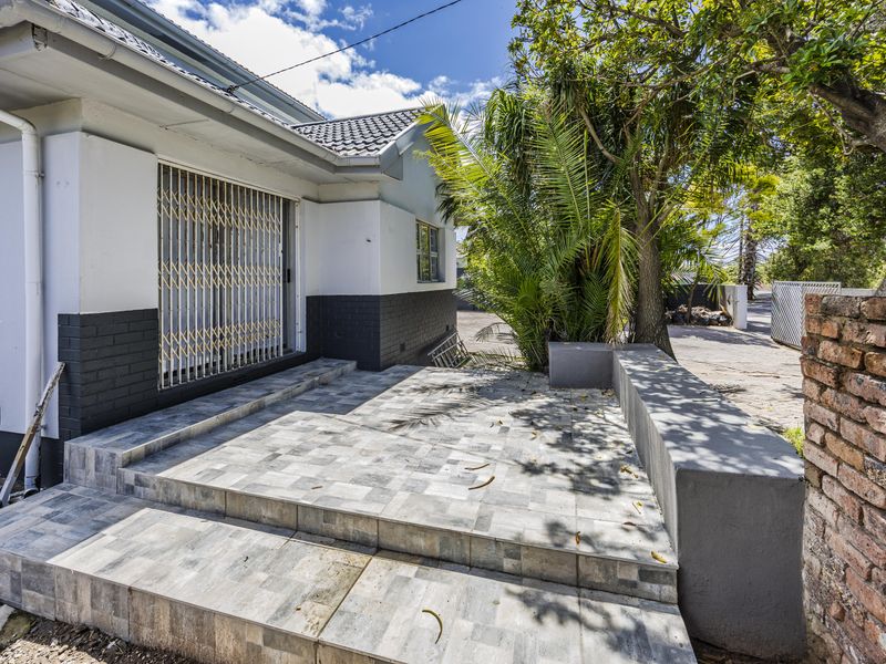 Double-Story, Double Houses, Double the Happiness — Sunnyridge Special!” - Photo 2