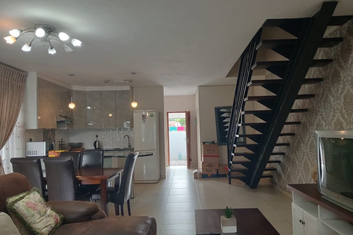 Modern 3-Bedroom Townhouse to Let in Cashan - Photo 2