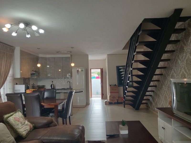 Modern 3-Bedroom Townhouse to Let in Cashan - Photo 2
