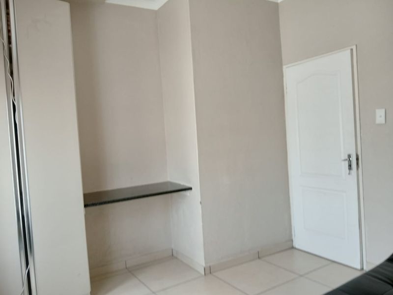 Modern 3-Bedroom Townhouse to Let in Cashan - Photo 10