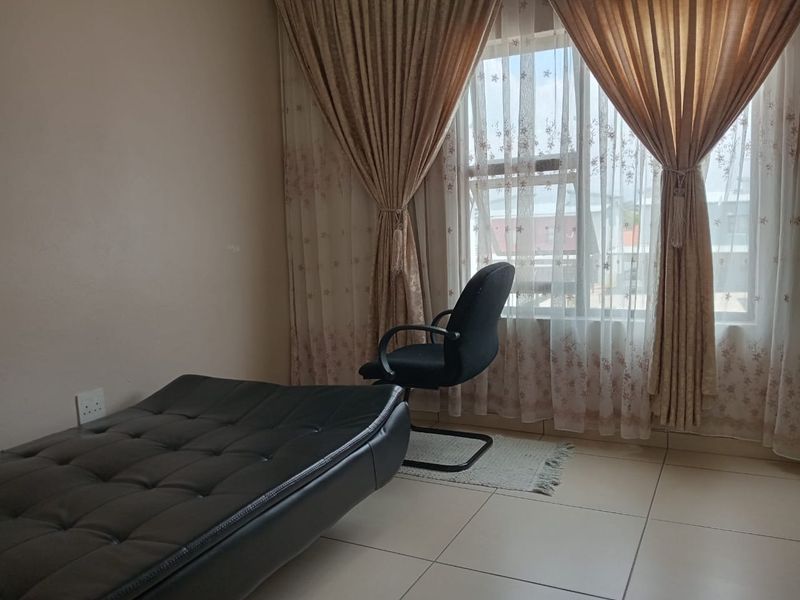 Modern 3-Bedroom Townhouse to Let in Cashan - Photo 9