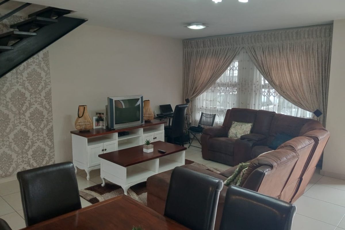Modern 3-Bedroom Townhouse to Let in Cashan - Photo 4