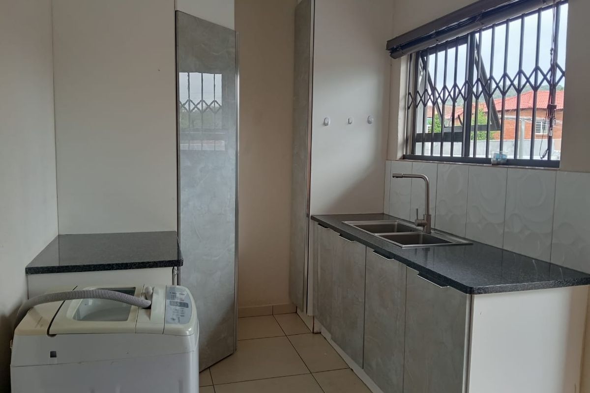 Modern 3-Bedroom Townhouse to Let in Cashan - Photo 5