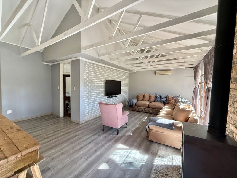 Fully Furnished Entertainment Home WIFI GARDEN SERVICES & CLEANING INCLUDED - Photo 9