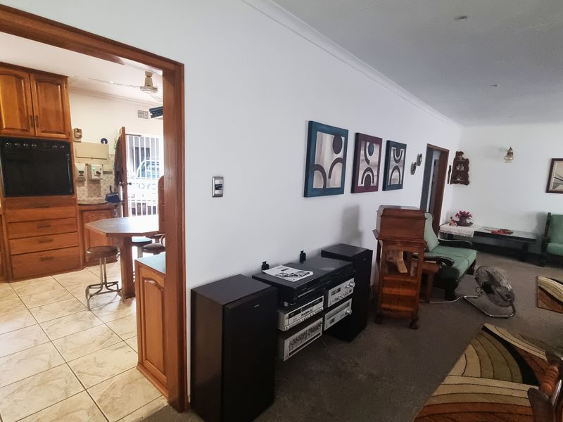 **Welcome to Your Dream Home in Protea Park, Rustenburg!** - Photo 9