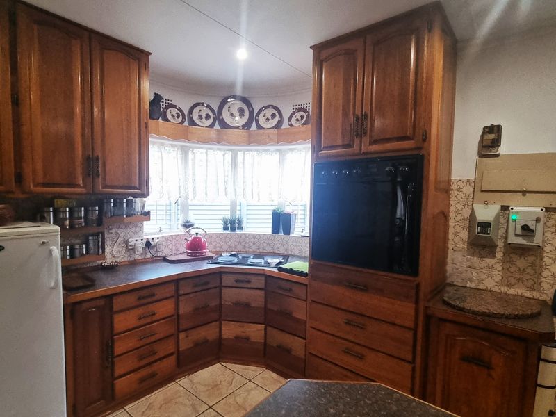 **Welcome to Your Dream Home in Protea Park, Rustenburg!** - Photo 10