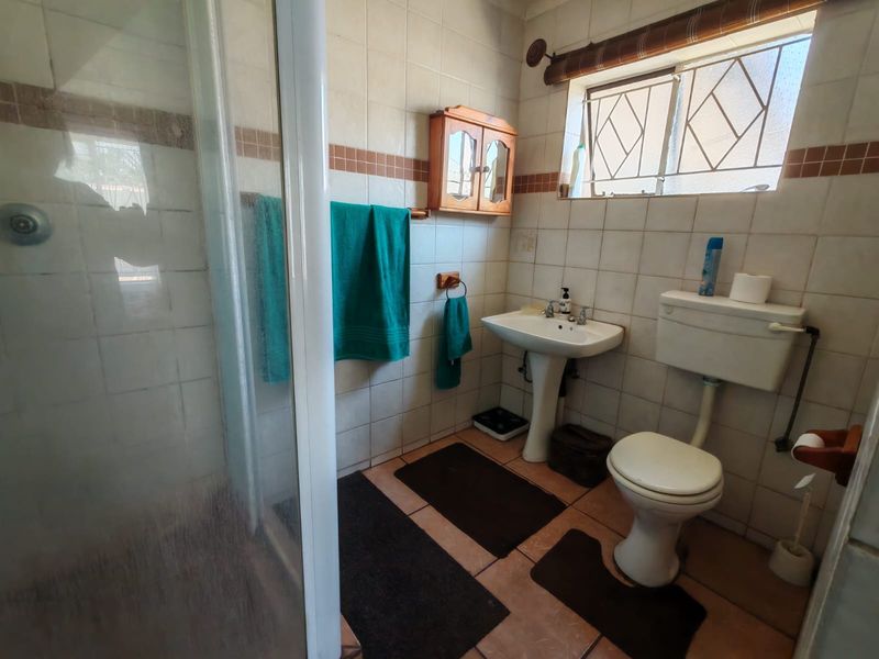 Family Home with Pool and Lapa in Sasolburg Ext 12 - Photo 9