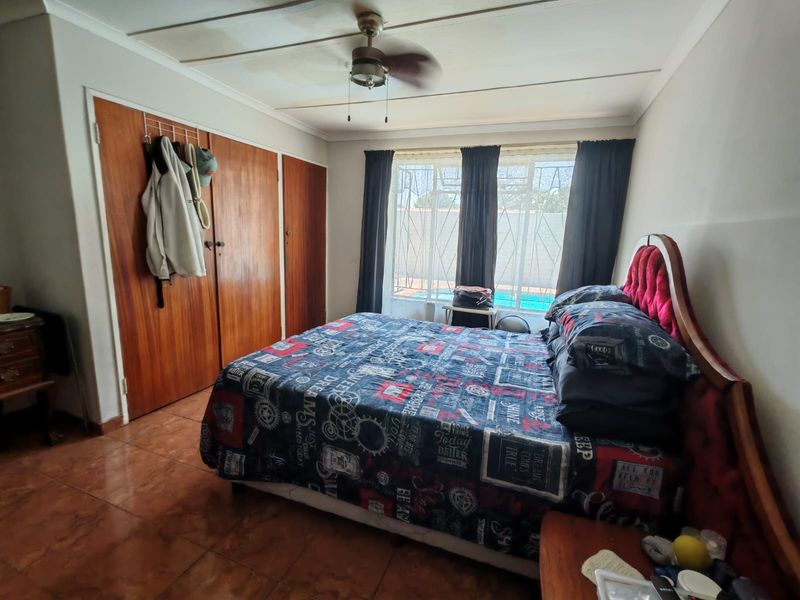 Family Home with Pool and Lapa in Sasolburg Ext 12 - Photo 8