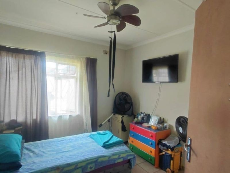 Family Home with Pool and Lapa in Sasolburg Ext 12 - Photo 7