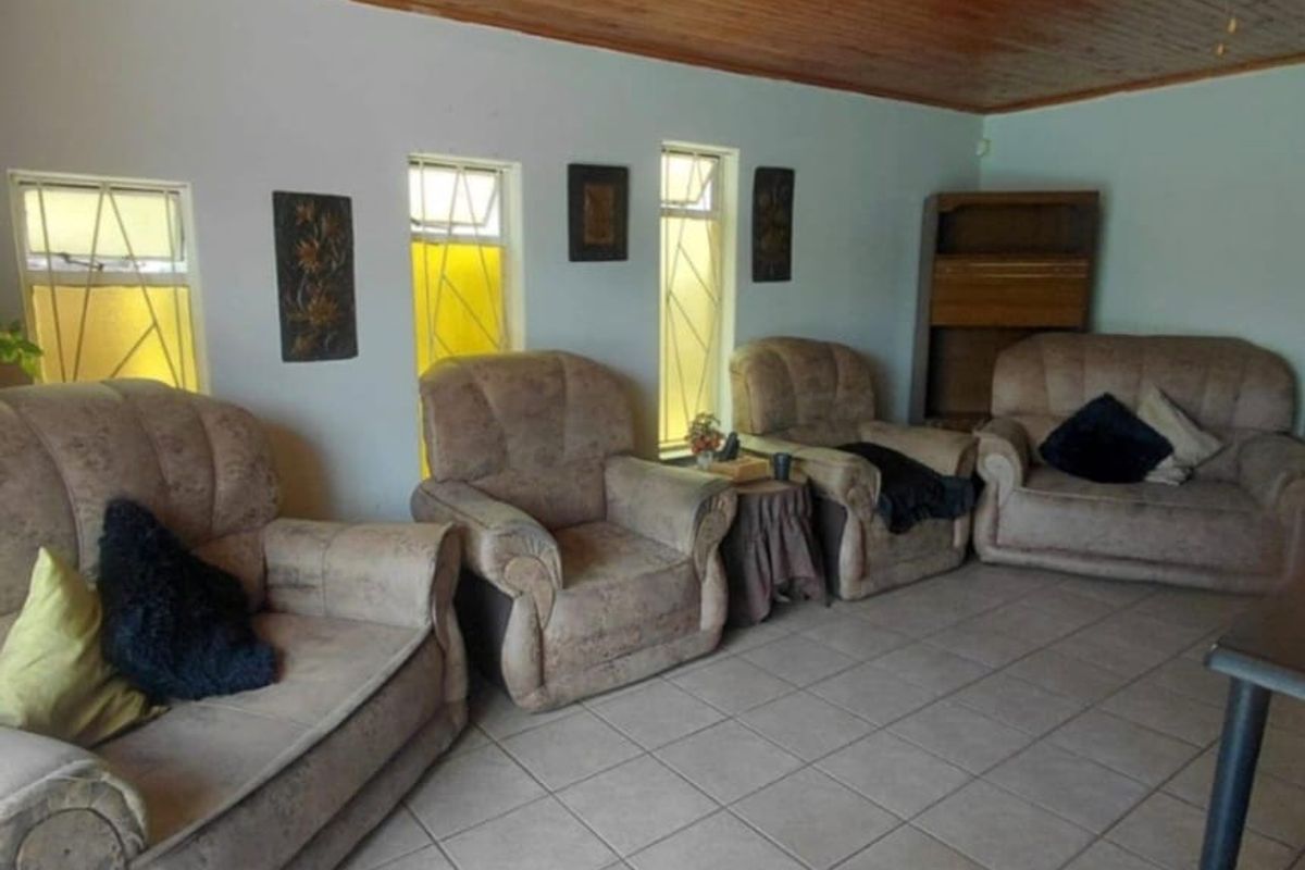 Family Home with Pool and Lapa in Sasolburg Ext 12 - Photo 4