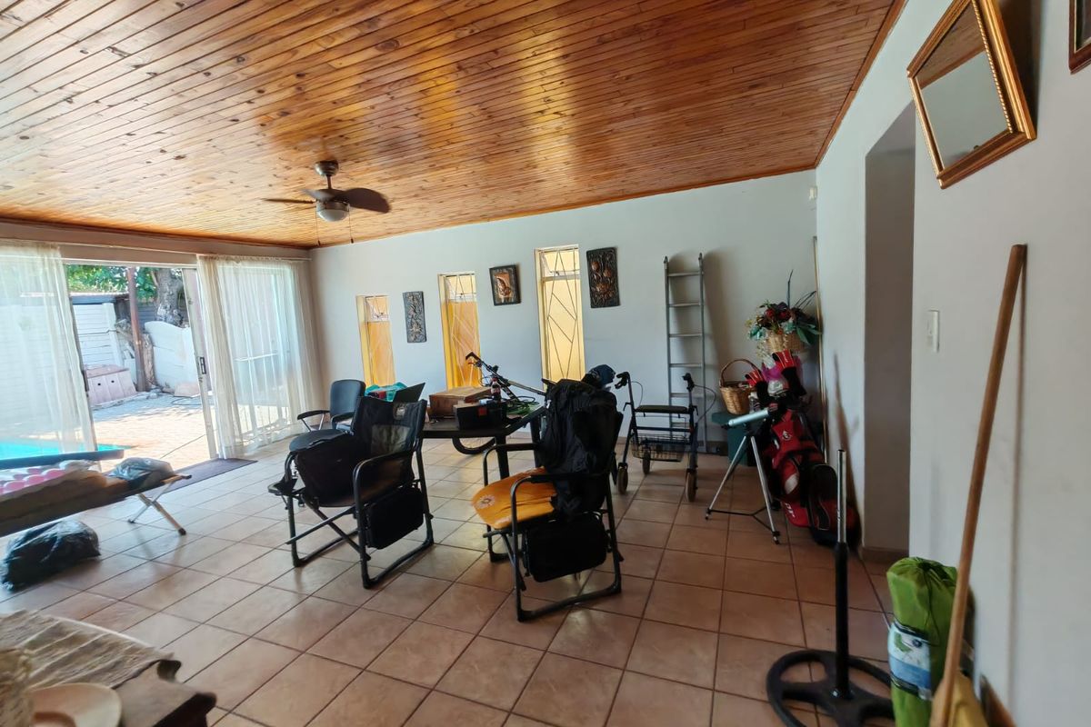 Family Home with Pool and Lapa in Sasolburg Ext 12 - Photo 5