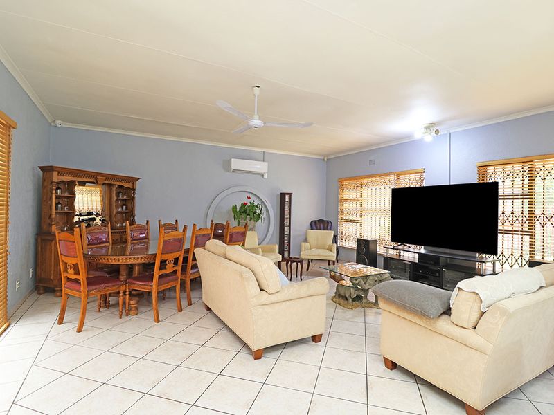 Stunning 3 Bedroom House in Helikonpark - Photo 8