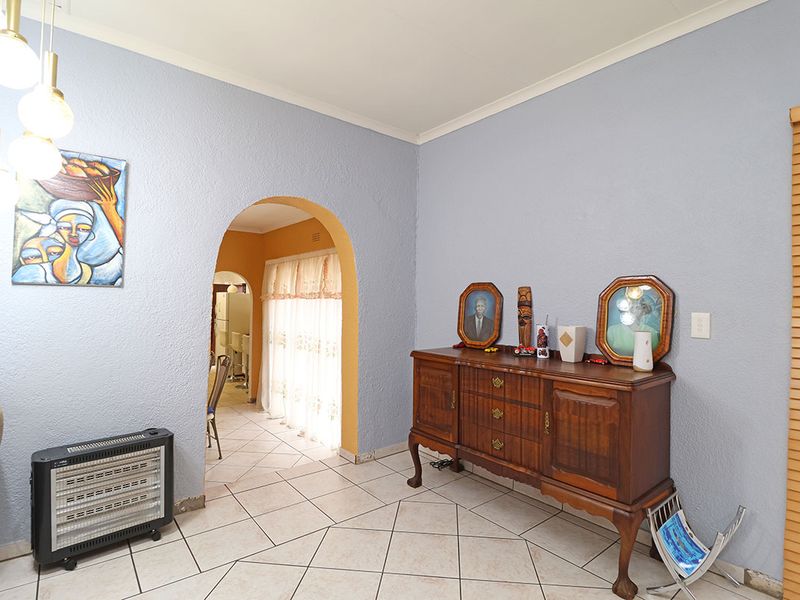 Stunning 3 Bedroom House in Helikonpark - Photo 9