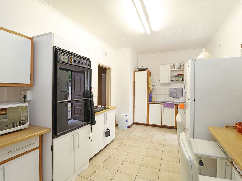 Stunning 3 Bedroom House in Helikonpark - Photo 7