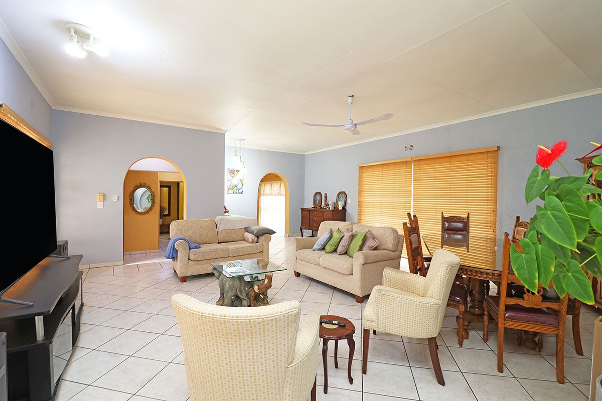 Stunning 3 Bedroom House in Helikonpark - Photo 5