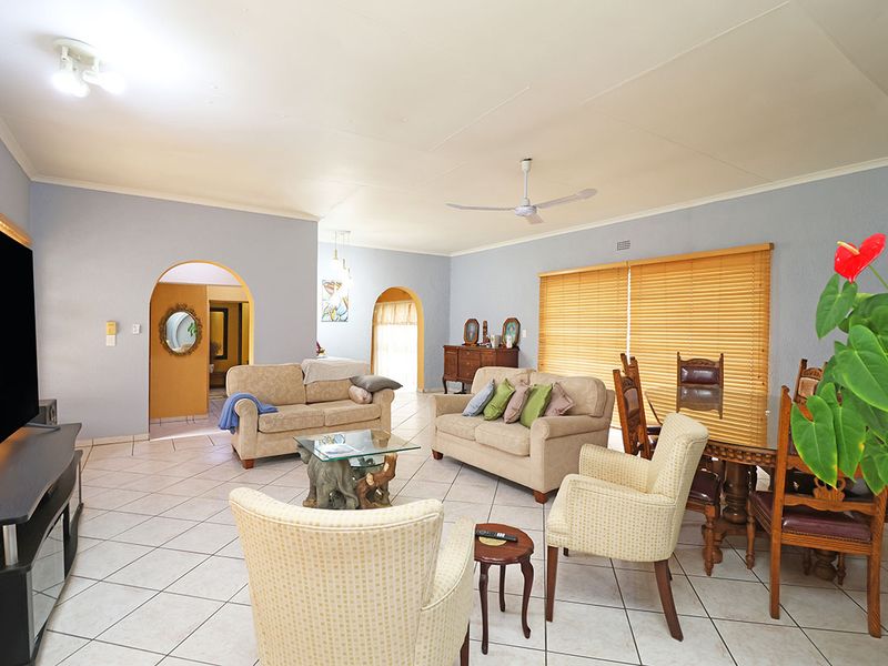 Stunning 3 Bedroom House in Helikonpark - Photo 5