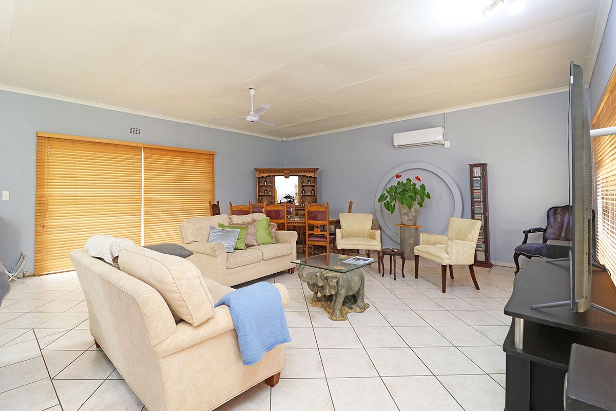 Stunning 3 Bedroom House in Helikonpark - Photo 4
