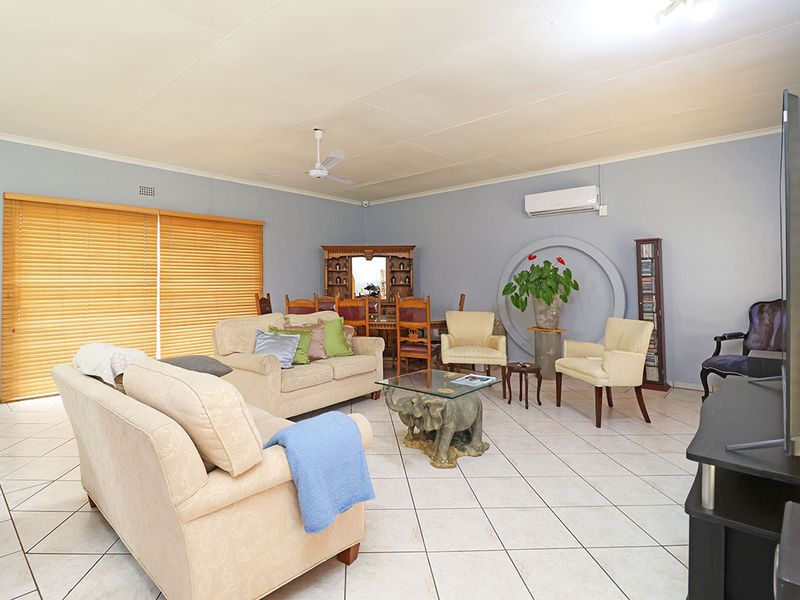 Stunning 3 Bedroom House in Helikonpark - Photo 4