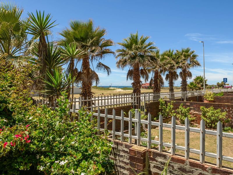 Prime Beachfront Living — Ideal investment For The Iron Man - Opposite Pollock Beach - Photo 2