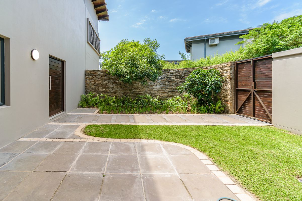 A Modern Masterpiece with Seamless Indoor-Outdoor Living - Photo 3