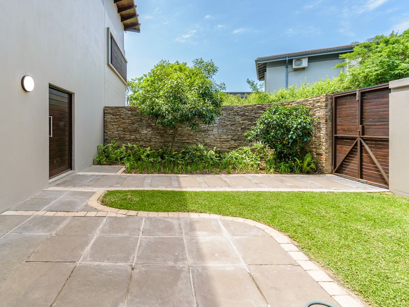 A Modern Masterpiece with Seamless Indoor-Outdoor Living - Photo 3