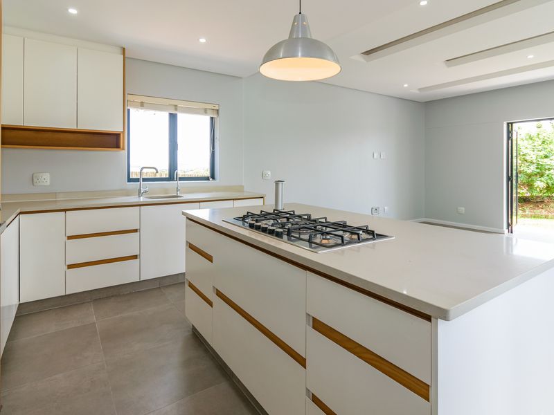 A Modern Masterpiece with Seamless Indoor-Outdoor Living - Photo 7