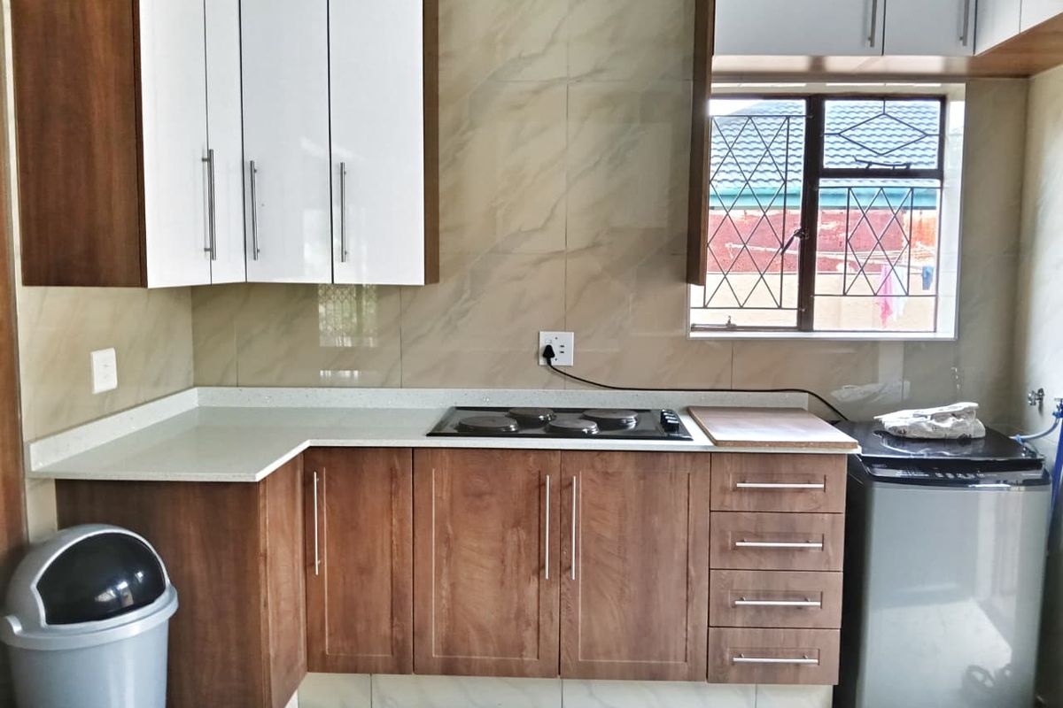 Beautiful Home with Spacious Granny Flat – Ideal for Corporate Rentals - Photo 3