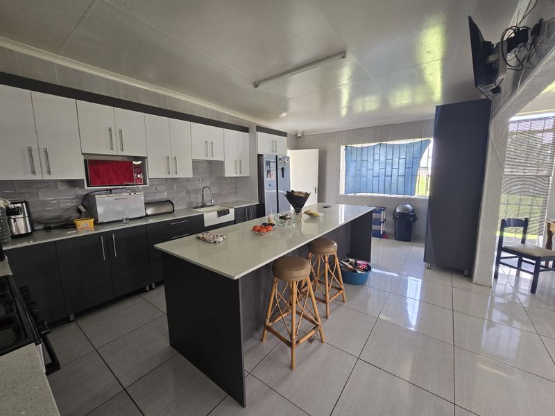 2.14 HA Smallholding - Photo 5