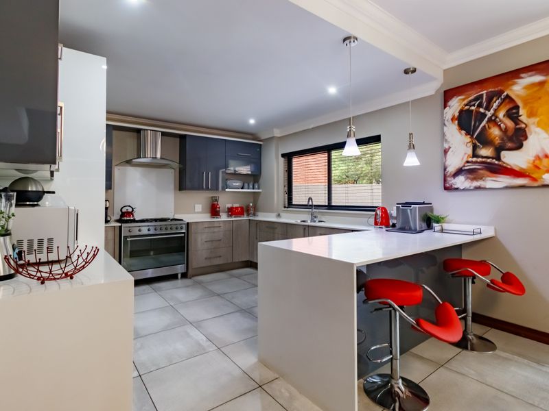 Modern Family Luxury in a Premier Security Estate - Photo 5