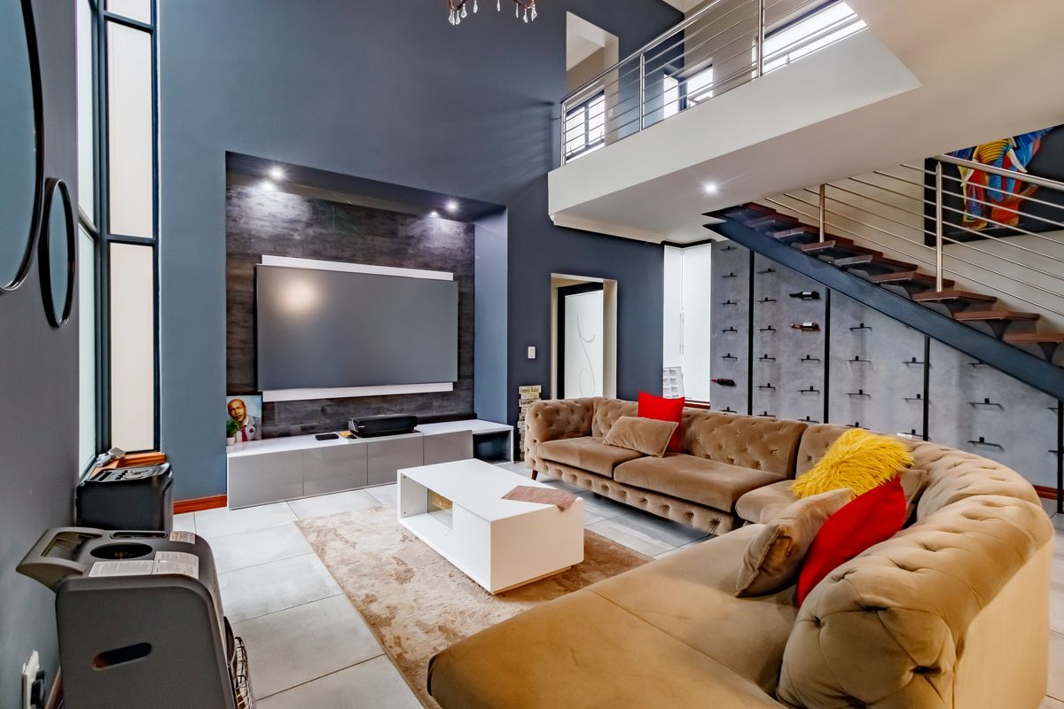 Modern Family Luxury in a Premier Security Estate - Photo 3