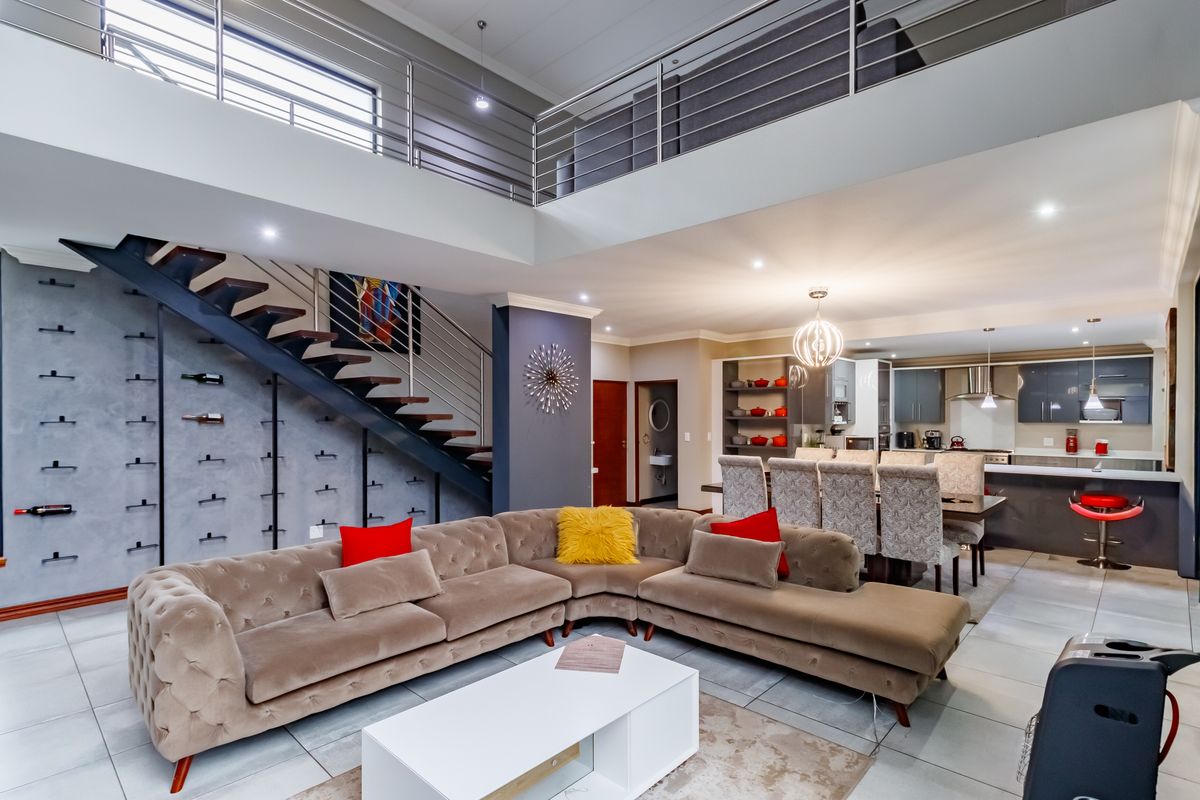 Modern Family Luxury in a Premier Security Estate - Photo 4