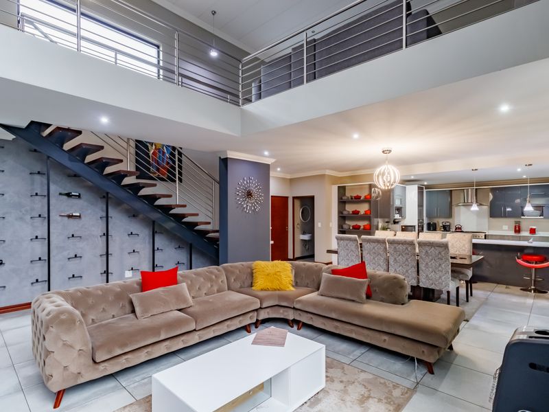 Modern Family Luxury in a Premier Security Estate - Photo 4