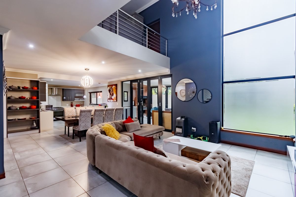 Modern Family Luxury in a Premier Security Estate - Photo 2